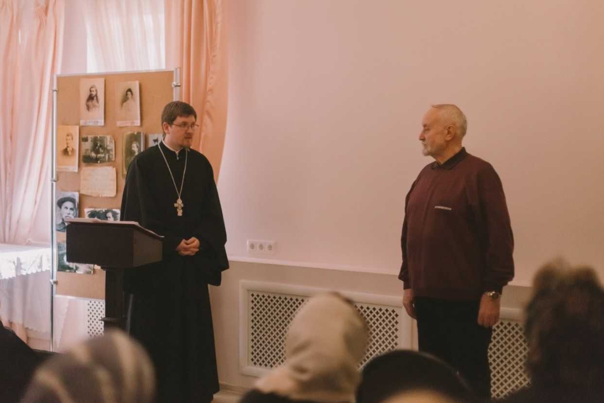 В храме Живоначальной Троицы в Карочарове почтили 80-летие со дня расстрела сщмч. Димитрия Гливенко, последнего настоятеля храма до его закрытия