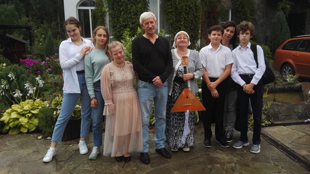 Прихожане храма Архангела Михаила в Кубинке навестили подопечных Дома престарелых ,,Зелёная роща”