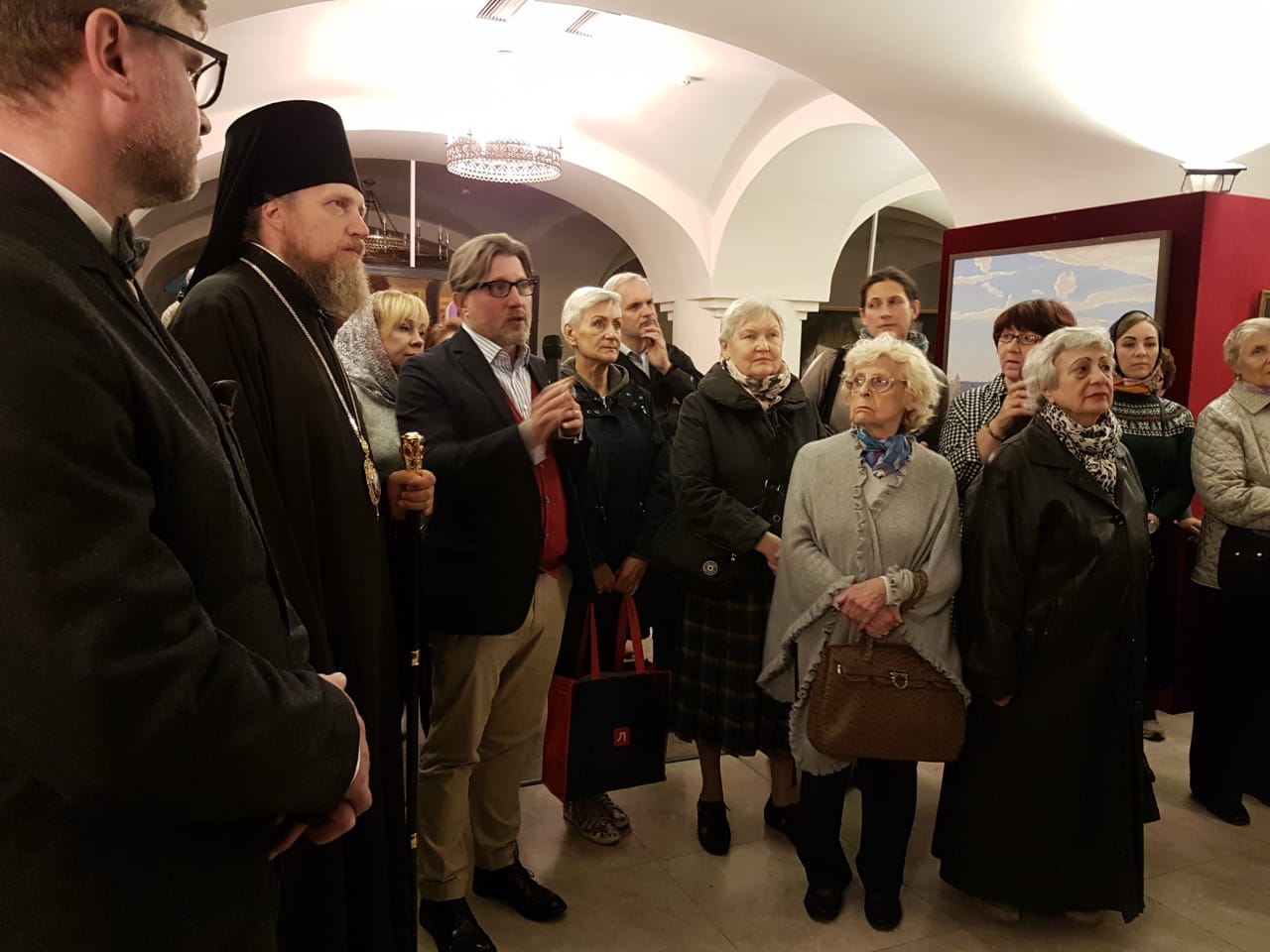 Епископ Домодедовский Иоанн принял участие в открытии выставки «Евангелие глазами молодых художников» в храме Живоначальной Троицы в Троицке