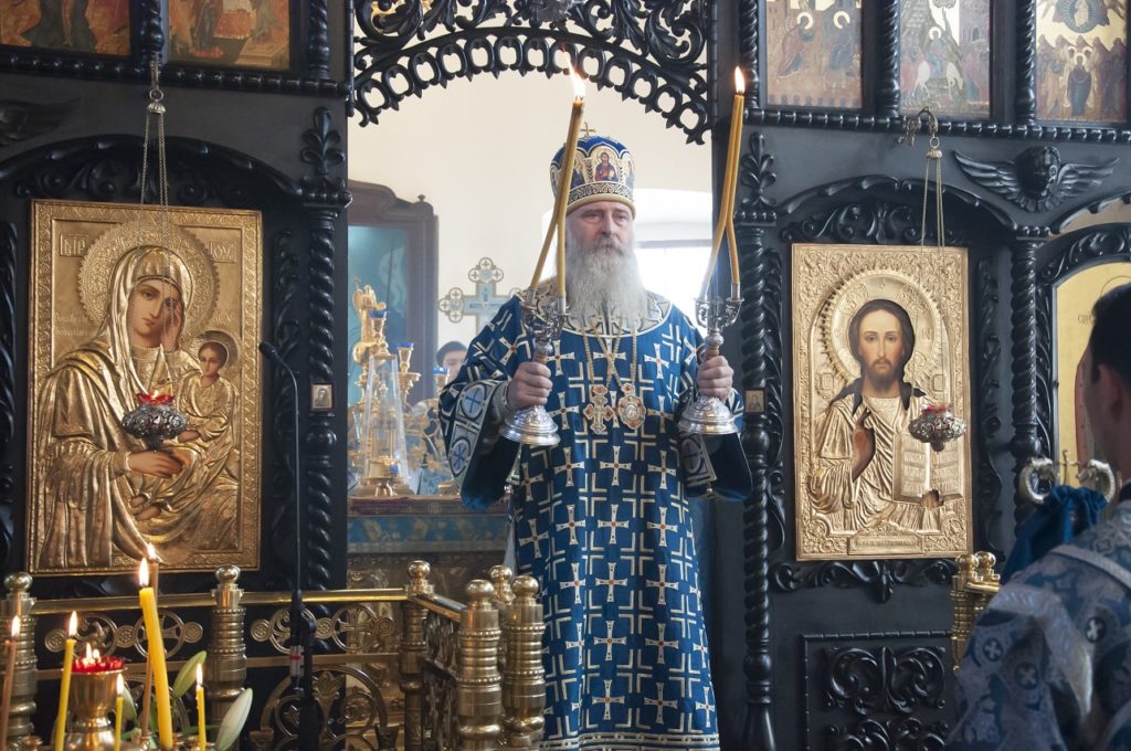 Управляющий викариатством Новых территорий гор. Москвы архиепископ Каширский Феогност совершил Божественную Литургию в Успенском храме в Александрове