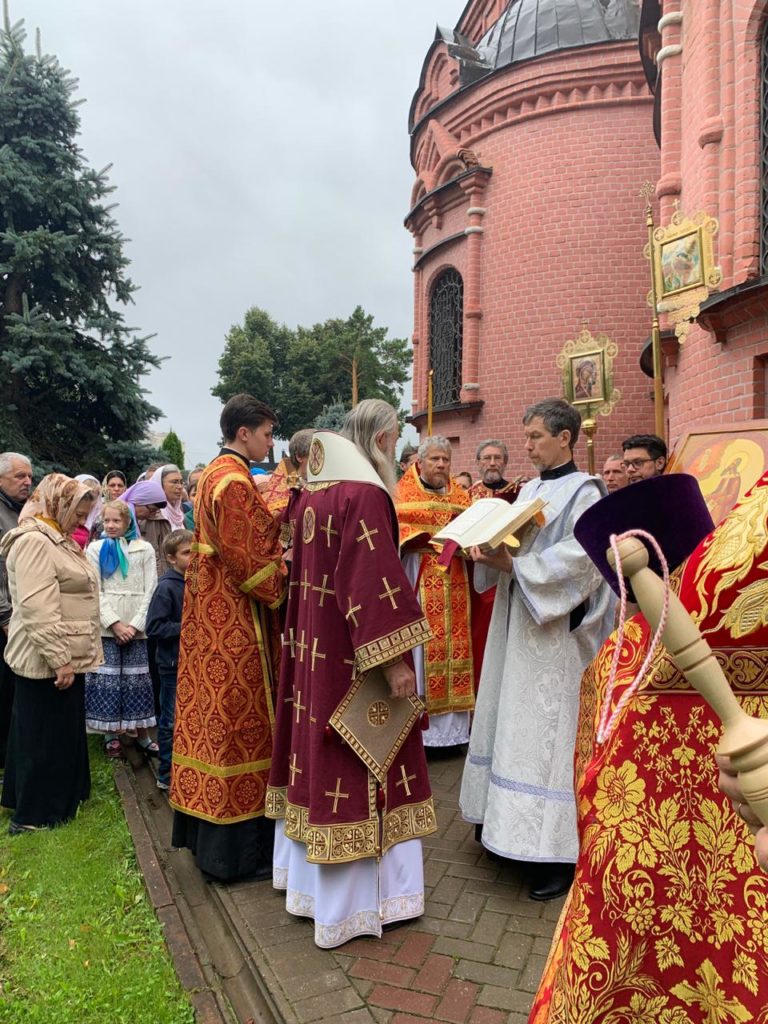 Управляющий викариатством архиепископ Каширский Феогност возглавил Божественную литургию в престольный праздник Ильинского храма в Изварино