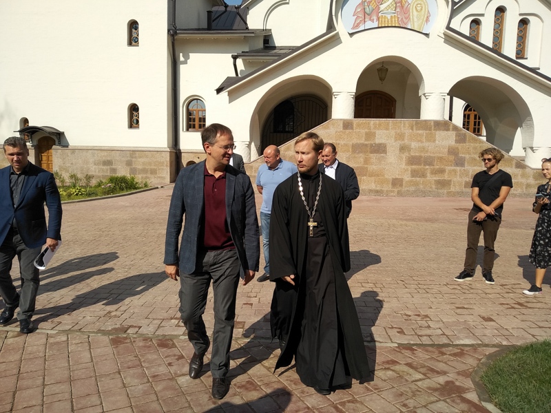 В храме Живоначальной Троицы в Троицке состоялось торжественное открытие и освящение нового здания для воскресной школы