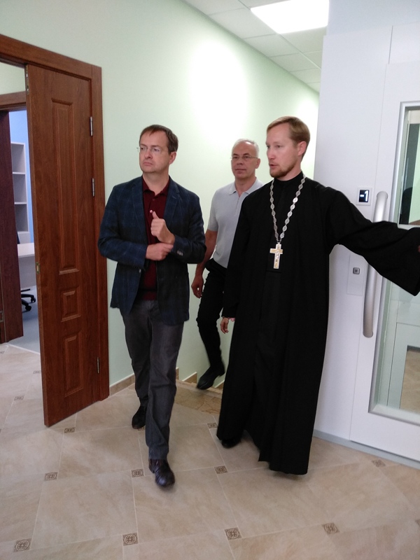 В храме Живоначальной Троицы в Троицке состоялось торжественное открытие и освящение нового здания для воскресной школы