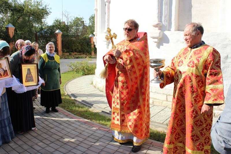 Малый престольный праздник - память перенесения мощей св. благ. кн. Александра Невского встретила община храма ап. Иоанна Богослова в с. Красное