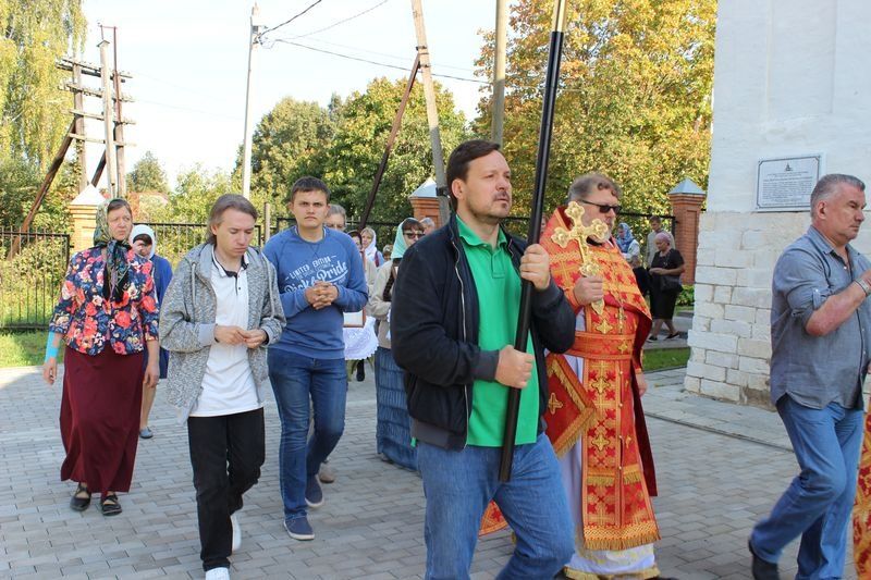 Малый престольный праздник - память перенесения мощей св. благ. кн. Александра Невского встретила община храма ап. Иоанна Богослова в с. Красное