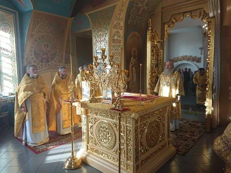 Высокопреосвященнейший Феогност архиепископ Каширский совершил Божественную литургию в храме свт. Николая Мирликийского в Клёнове