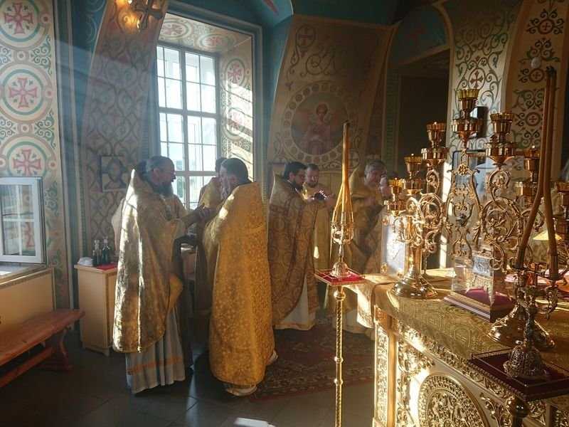 Высокопреосвященнейший Феогност архиепископ Каширский совершил Божественную литургию в храме свт. Николая Мирликийского в Клёнове