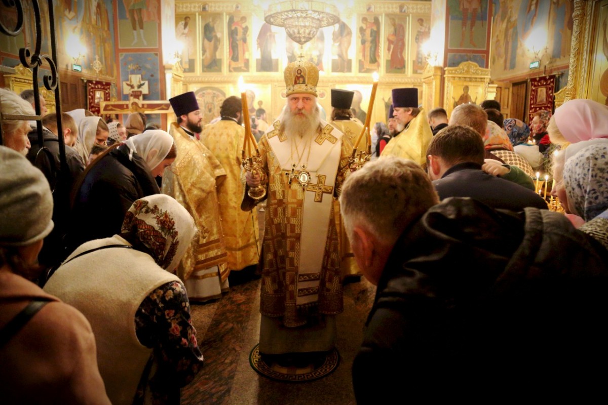 Архиепископ Каширский Феогност совершил Божественную литургию в храме св.Тихона, Патриарха Всероссийского, в Московском