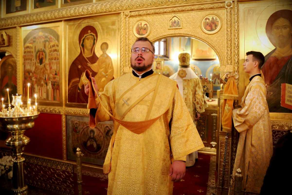 Архиепископ Каширский Феогност совершил Божественную литургию в храме св.Тихона, Патриарха Всероссийского, в Московском