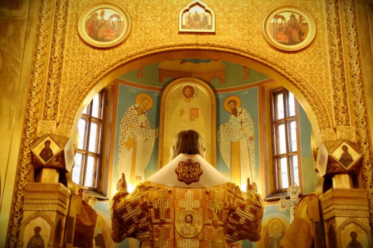 Архиепископ Каширский Феогност совершил Божественную литургию в храме св.Тихона, Патриарха Всероссийского, в Московском