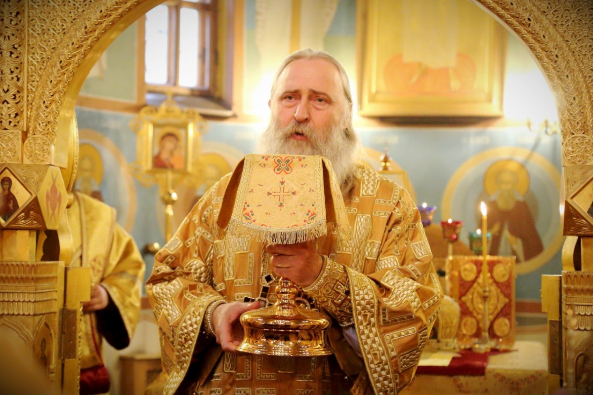 Архиепископ Каширский Феогност совершил Божественную литургию в храме св.Тихона, Патриарха Всероссийского, в Московском