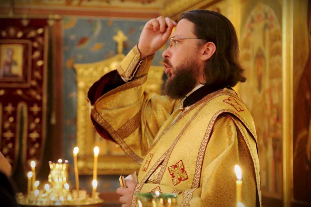 Архиепископ Каширский Феогност совершил Божественную литургию в храме св.Тихона, Патриарха Всероссийского, в Московском