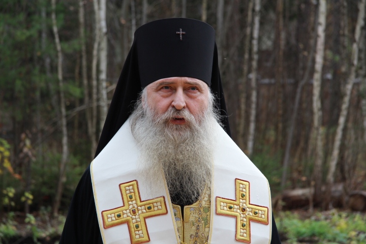 На Патриаршем подворье храма великомученика Дмитрия Солунского в Дмитровском Божественную литургию возглавил архиепископ Каширский Феогност