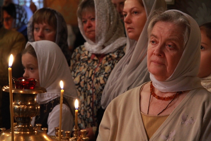 На Патриаршем подворье храма великомученика Дмитрия Солунского в Дмитровском Божественную литургию возглавил архиепископ Каширский Феогност