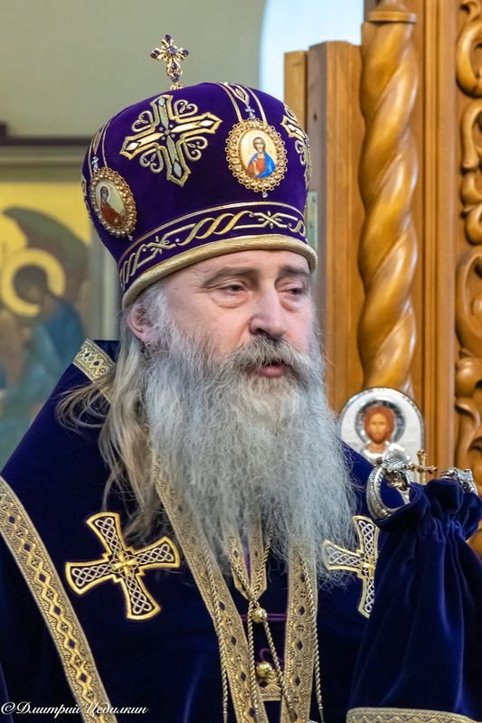 Управляющий викариатством Новых территорий г.Москвы архиепископ Каширский Феогност совершил Божественную Литургию в храме Живоначальной Троицы в Ознобишине