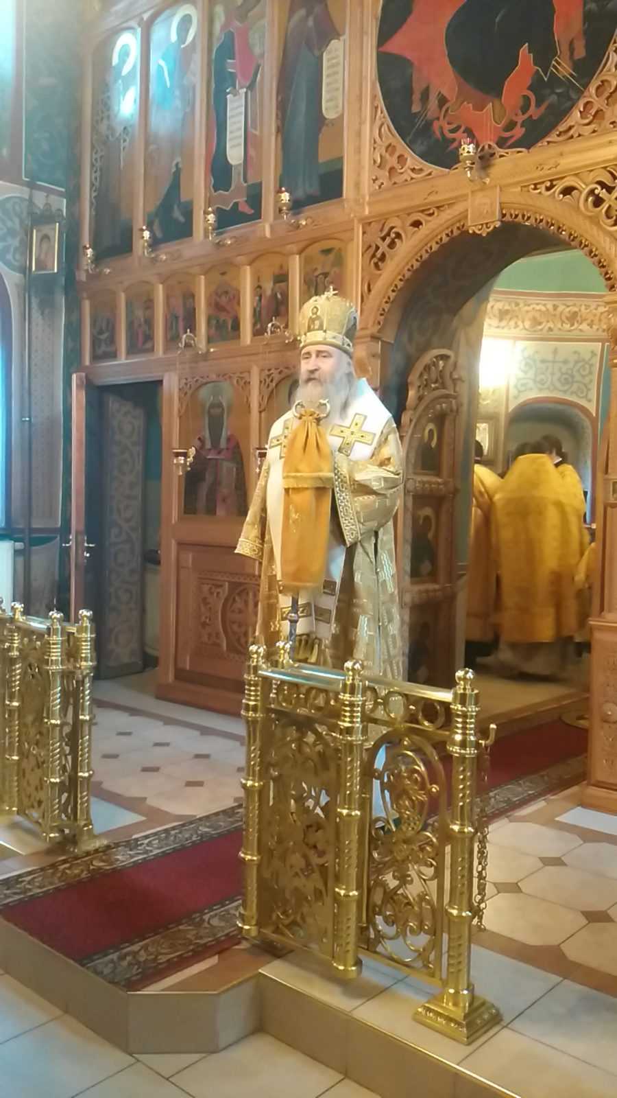 Архиепископ Каширский Феогност совершил Божественную литургию в храме свт.Николая в Никольском