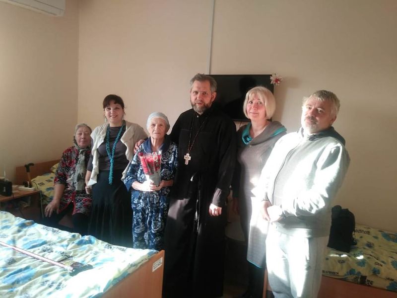 Группа социального служения храма свт. Николая Мирликийского в Клёнове посетила дом трудолюбия "НОЙ" и дом престарелых.