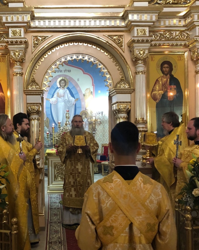 Архиепископ Каширский Феогност возглавил богослужение в храме Архангела Михаила в Белоусове