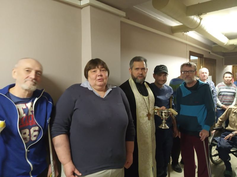 Группа социального служения храма свт. Николая Мирликийского в Клёнове посетила дом трудолюбия "НОЙ" и дом престарелых.