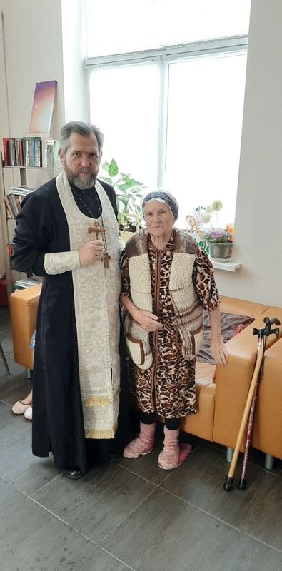 Группа социального служения храма свт. Николая Мирликийского в Клёнове посетила дом трудолюбия "НОЙ" и дом престарелых.