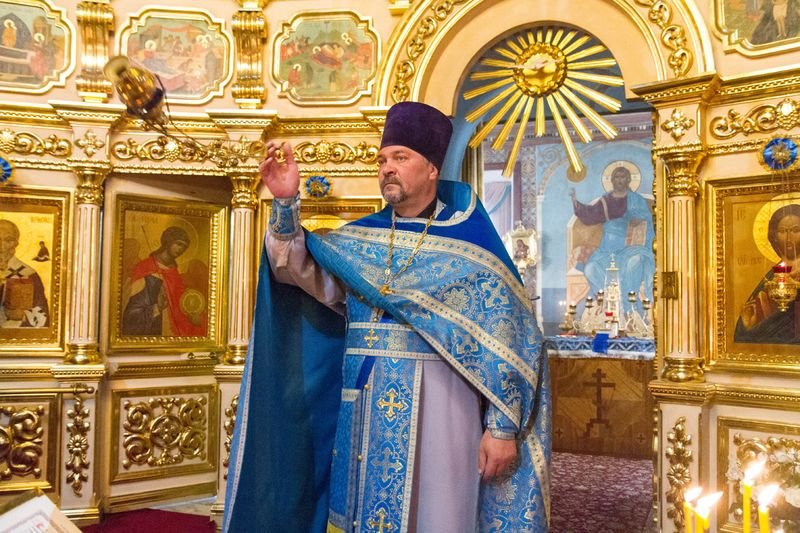 Праздник Казанской иконы Божией Матери встретила община храма Живоначальной Троицы в Остафьеве