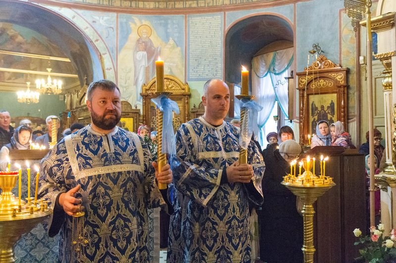 Праздник Казанской иконы Божией Матери встретила община храма Живоначальной Троицы в Остафьеве