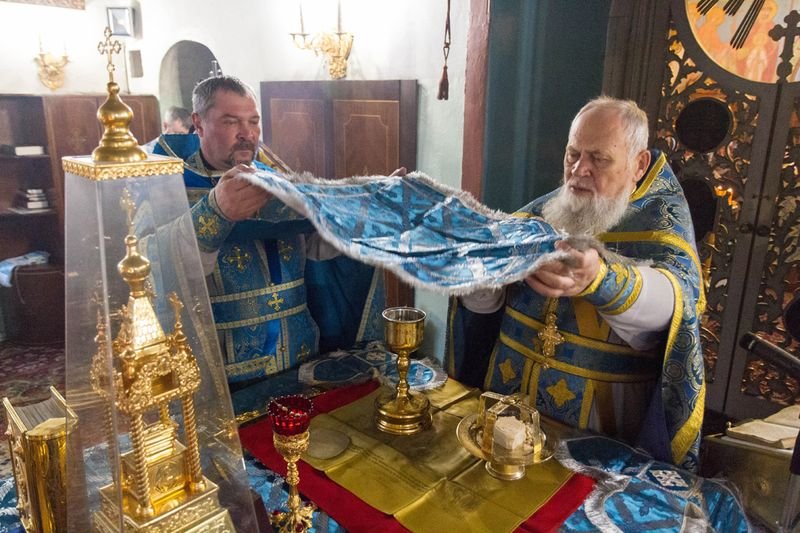 Праздник Казанской иконы Божией Матери встретила община храма Живоначальной Троицы в Остафьеве