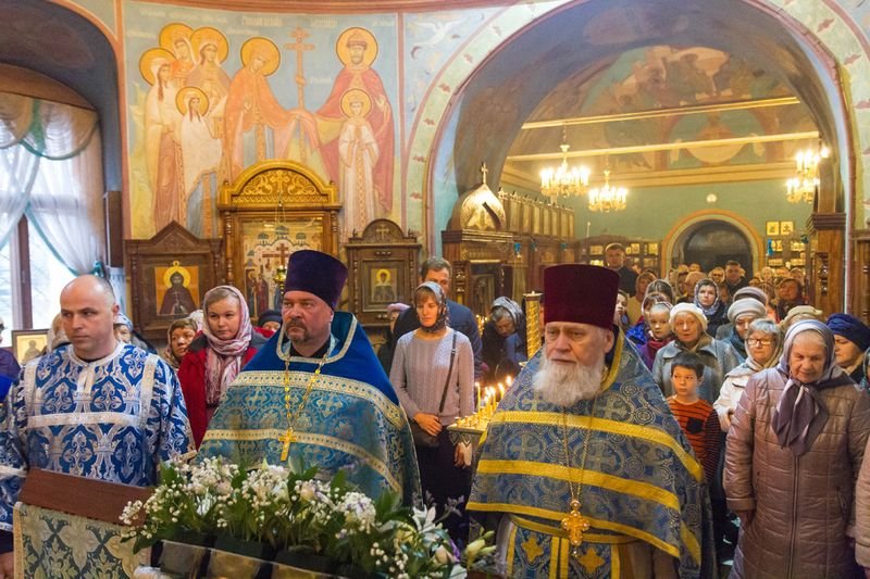 Праздник Казанской иконы Божией Матери встретила община храма Живоначальной Троицы в Остафьеве