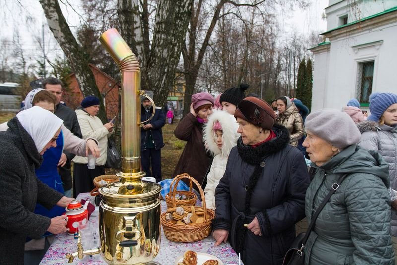 Праздник Казанской иконы Божией Матери встретила община храма Живоначальной Троицы в Остафьеве