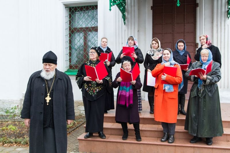 Праздник Казанской иконы Божией Матери встретила община храма Живоначальной Троицы в Остафьеве