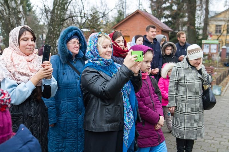 Праздник Казанской иконы Божией Матери встретила община храма Живоначальной Троицы в Остафьеве