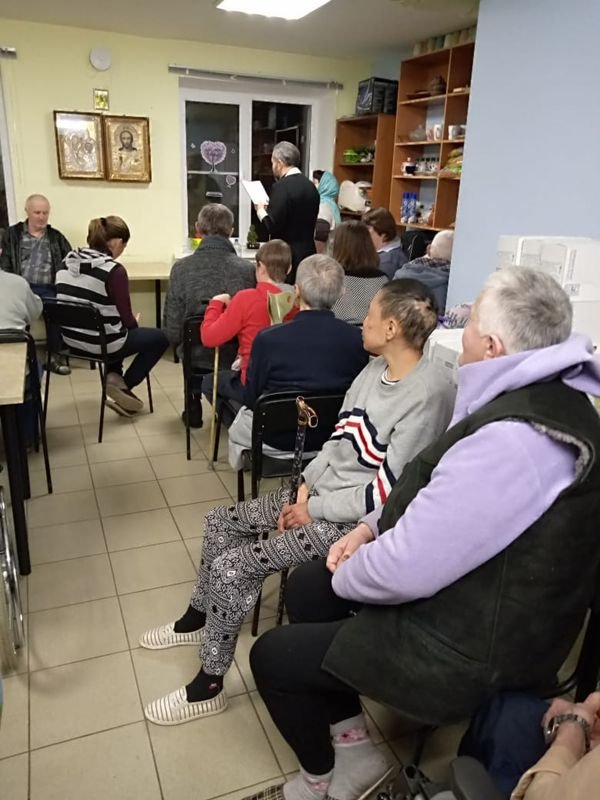 Группа социального служения храма свт. Николая Мирликийского в Клёнове посетила дом трудолюбия "НОЙ" и дом престарелых.