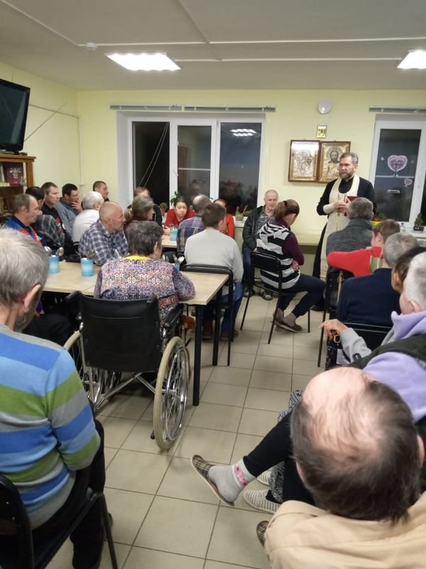 Группа социального служения храма свт. Николая Мирликийского в Клёнове посетила дом трудолюбия "НОЙ" и дом престарелых.