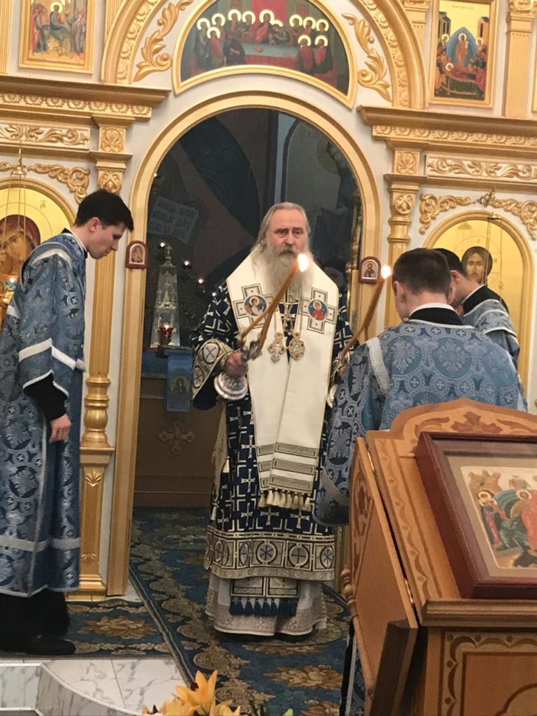В храме Феодоровской иконы Божией Матери в Ворсине состоялась Божественная литургия, которую возглавил Управляющий викариатством архиепископ Каширский Феогност