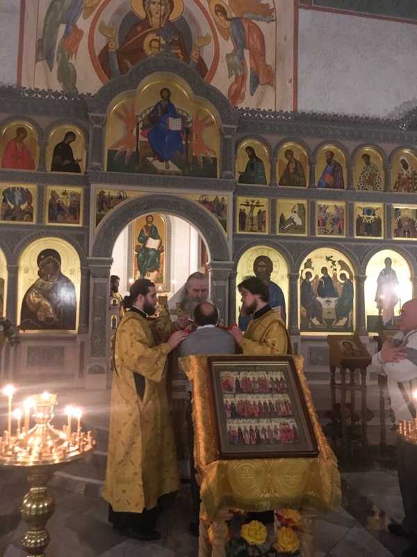 Божественная литургия и собрание благочинных викариатства прошли в храме Живоначальной Троицы в Троицке