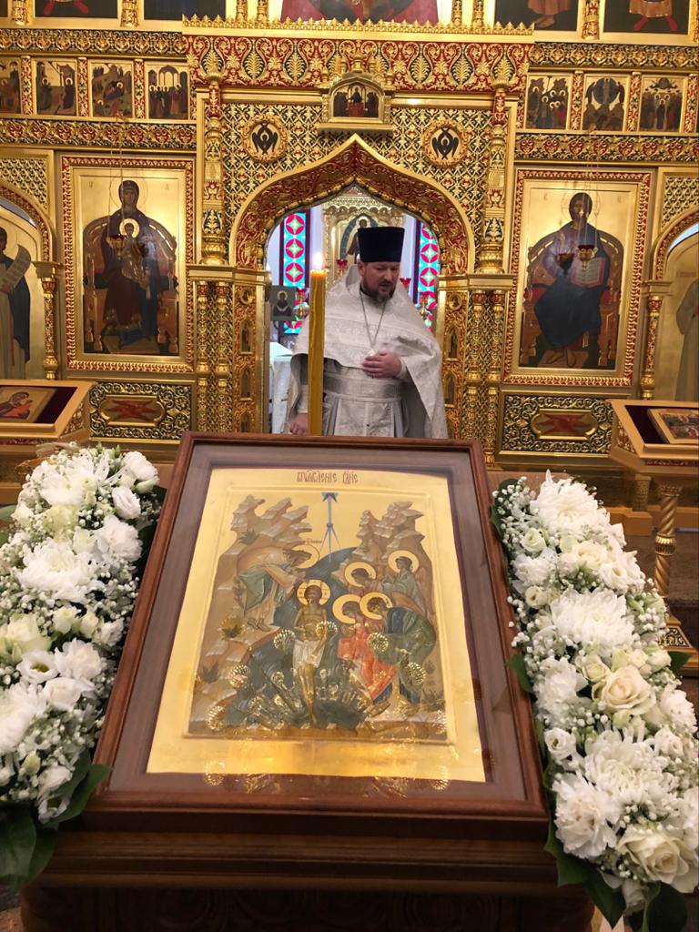 В храмах Воскресения Христова и Живоначальной Троицы в Воскресенском отпраздновали Крещение Господне
