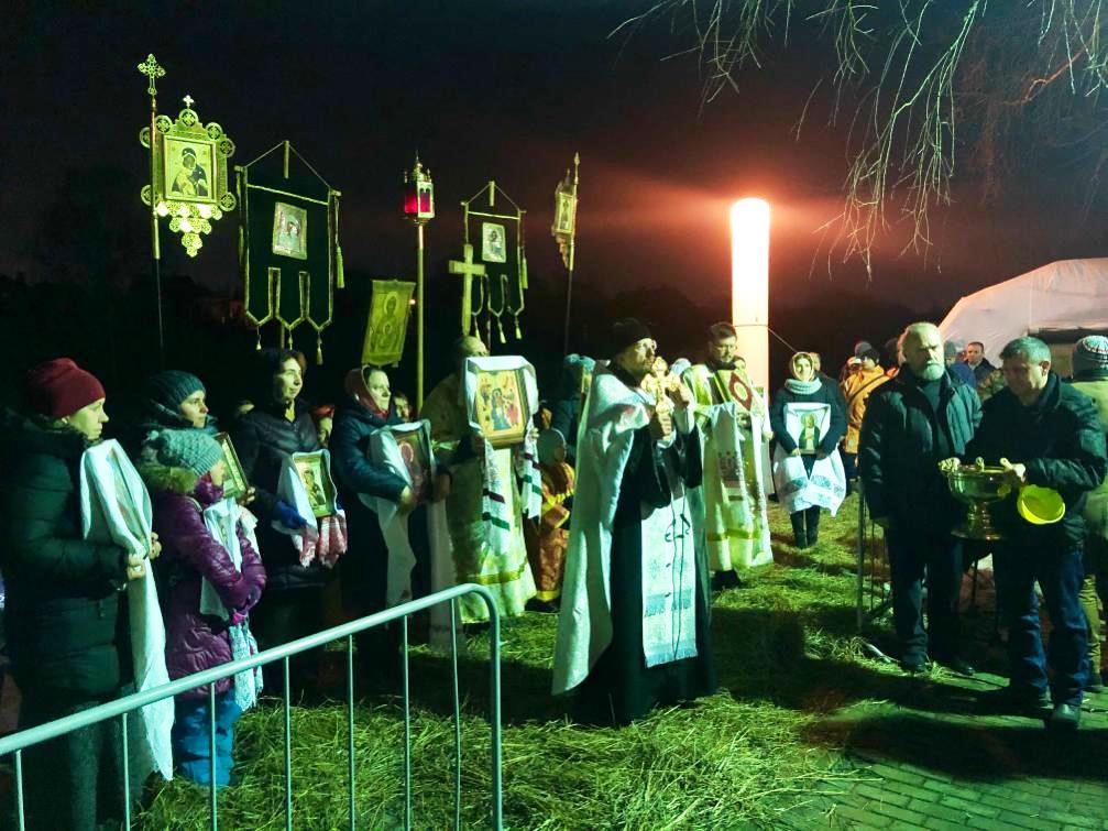 В храмах Воскресения Христова и Живоначальной Троицы в Воскресенском отпраздновали Крещение Господне