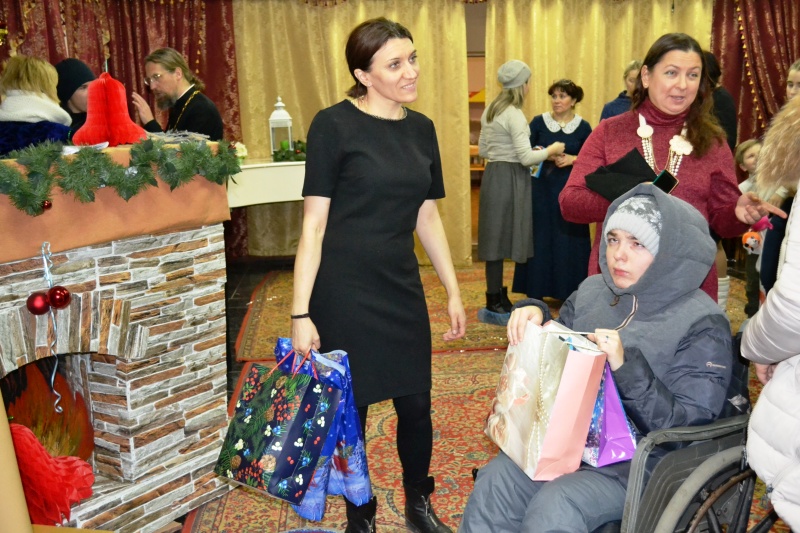 Ученики воскресной школы имени цесаревича Алексия показали спектакль «Щелкунчик» детям с ограниченными возможностями