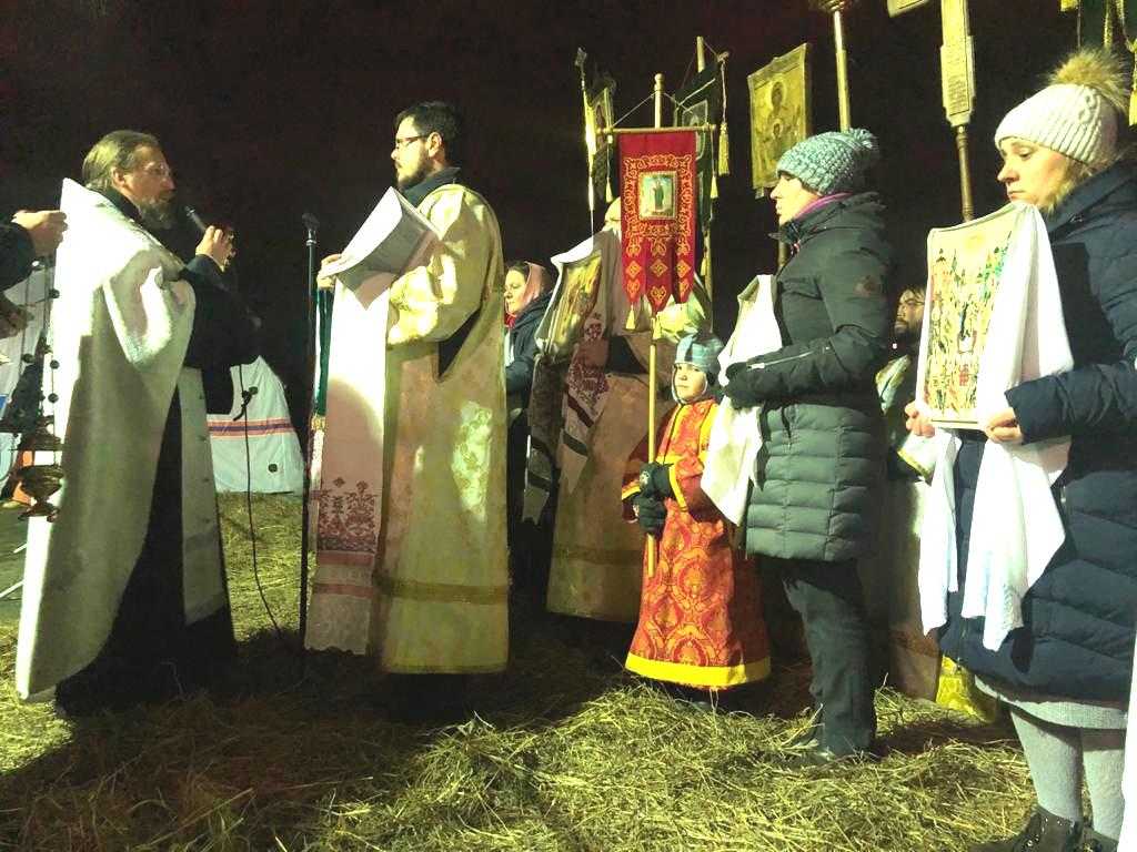 В храмах Воскресения Христова и Живоначальной Троицы в Воскресенском отпраздновали Крещение Господне