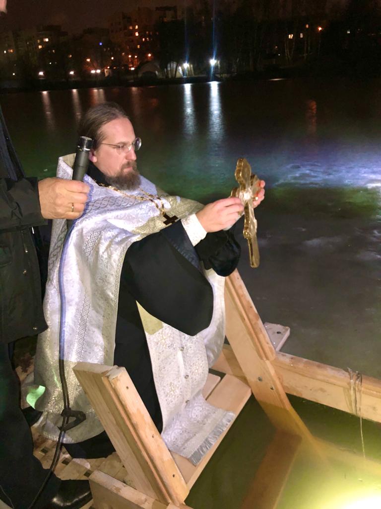 В храмах Воскресения Христова и Живоначальной Троицы в Воскресенском отпраздновали Крещение Господне