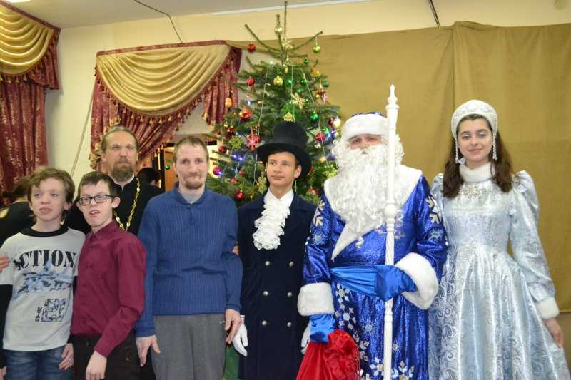Ученики воскресной школы имени цесаревича Алексия показали спектакль «Щелкунчик» детям с ограниченными возможностями