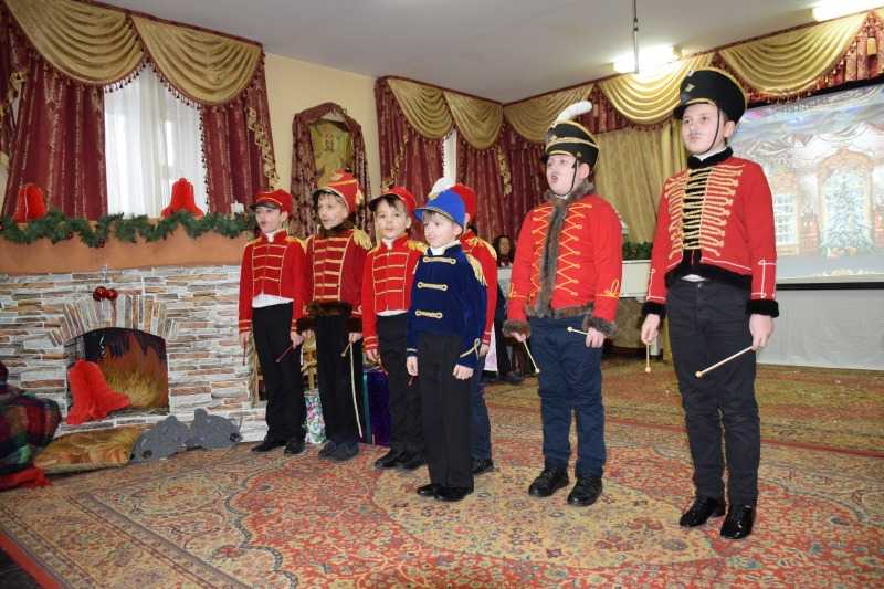 Воспитанники воскресной школы храма Воскресения Христова в Воскресенском показали Рождественский спектакль "Щелкунчик"