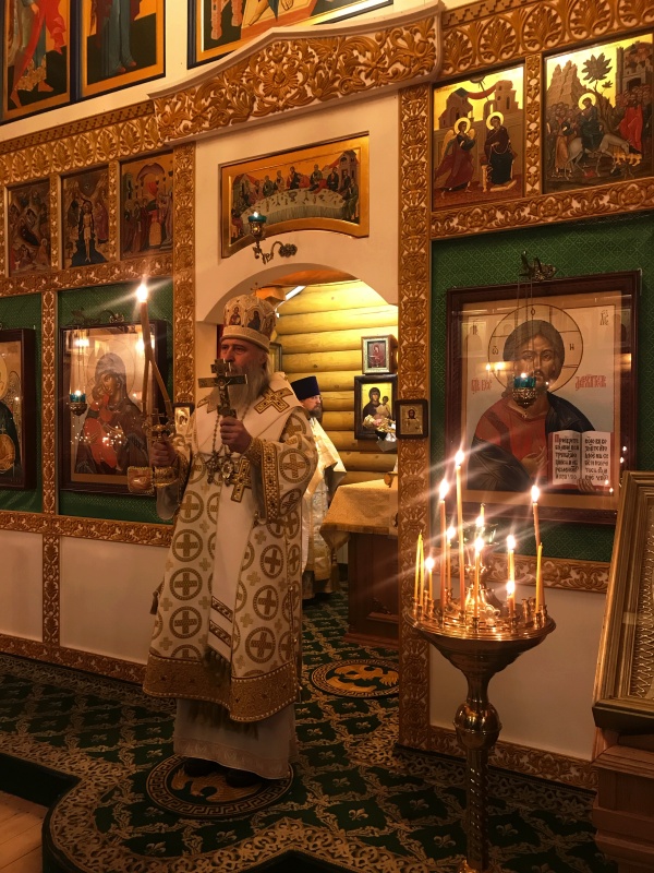 Архиепископ Каширский Феогност посетил детский дом "Молодая гвардия" во Внуково