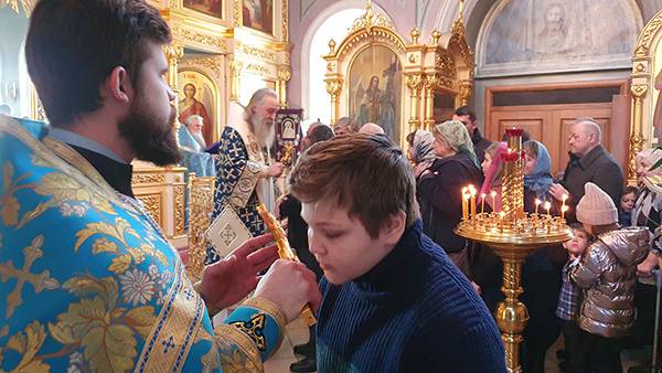 Архиепископ Каширский Феогност совершил Божественную литургию в храме Покрова Пресвятой Богородицы в Большом Покровском