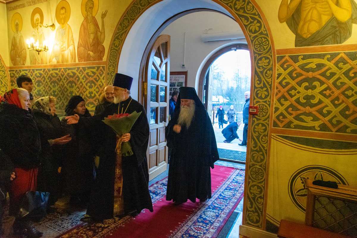 Епископ Дмитровский Феофилакт совершил Богослужение в храме Новомучеников и Исповедников на Бутовском полигоне.