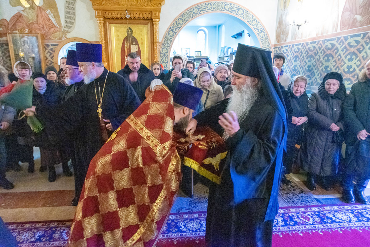 Епископ Дмитровский Феофилакт совершил Богослужение в храме Новомучеников и Исповедников на Бутовском полигоне.