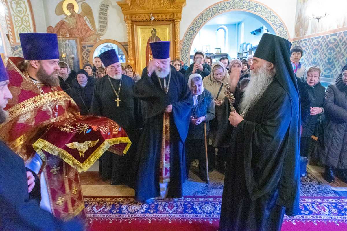 Епископ Дмитровский Феофилакт совершил Богослужение в храме Новомучеников и Исповедников на Бутовском полигоне.