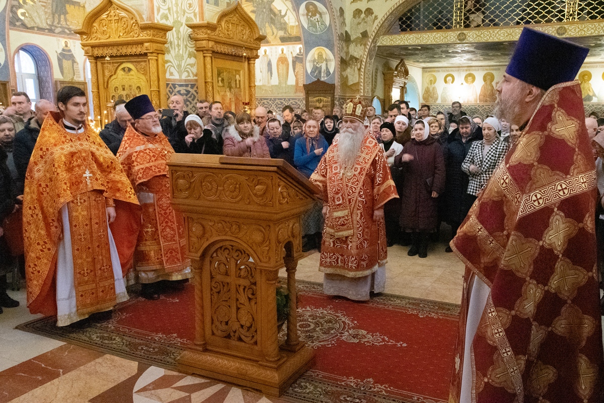 Епископ Дмитровский Феофилакт совершил Богослужение в храме Новомучеников и Исповедников на Бутовском полигоне.