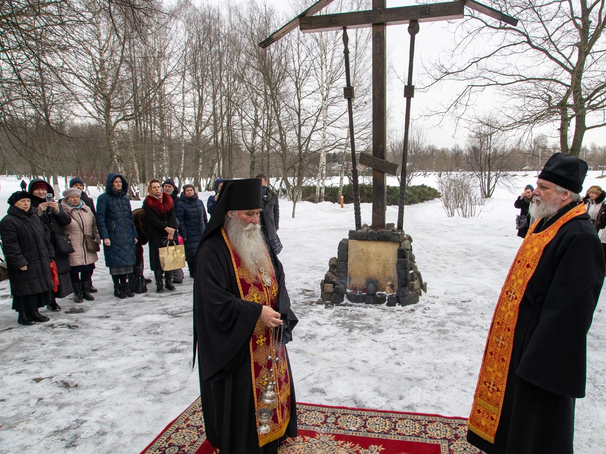 Епископ Дмитровский Феофилакт совершил Богослужение в храме Новомучеников и Исповедников на Бутовском полигоне.