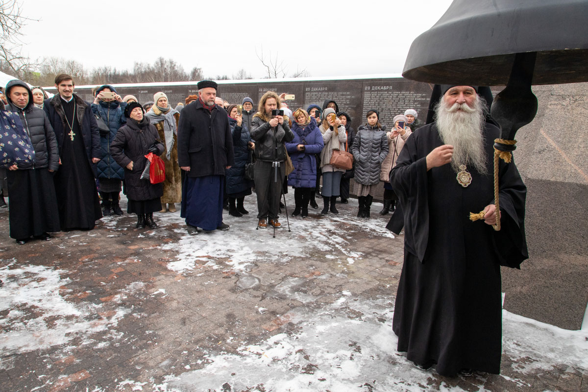 Епископ Дмитровский Феофилакт совершил Богослужение в храме Новомучеников и Исповедников на Бутовском полигоне.